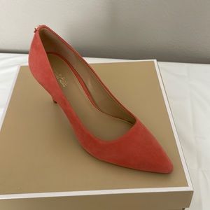 New Michael Kors pumps Salmon color